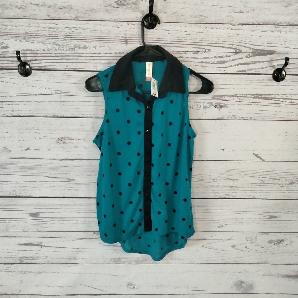New Without tags. No Boundaries " woman's blouse